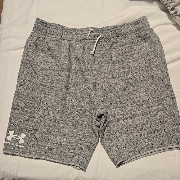 Under Armour Heather Gray Athletic Shorts with Elastic Waistband - Picture 1 of 2